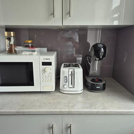 Lovely & Beautiful 2 Bed-Apartment In Borehamwood Exterior foto